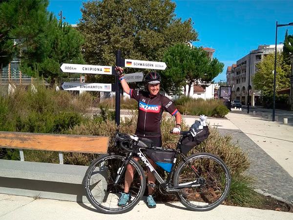 Gloria con la bicicleta